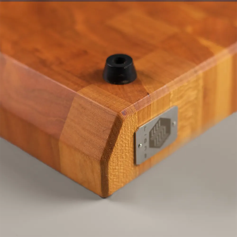 <div class="titlecerezo"> <p class="second-name">Pura</p> Cerezo <p class="hidekey"> tabla de cortar de cerezo</p></div> imagen de la galería del producto