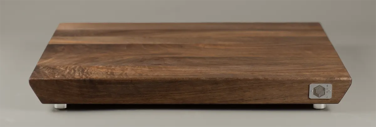 <div class="titlenogal"><p class="second-name">Linea</p> Nogal <p class="hidekey"> tabla de nogal a veta</p></div> imagen de la galería del producto